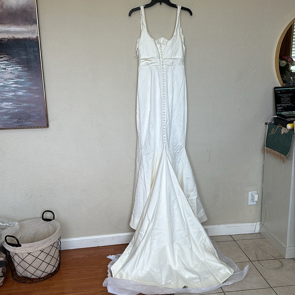 HOUSE OF CB 'Emilie' Off White Satin Mermaid Bridal Gown NWOT size L - Picture 10 of 15